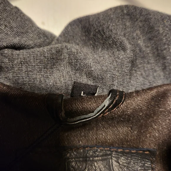 *SOLD* BRAND NEW, 100% Genuine Leather jacket. - Picture 5 of 12